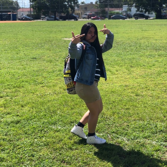 Meet your Posher, Scully - Picture 1 of 1